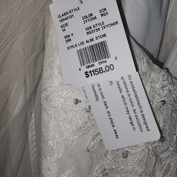 Wedding Dress - NWT Jewel by David's Bridal - Picture 5 of 11